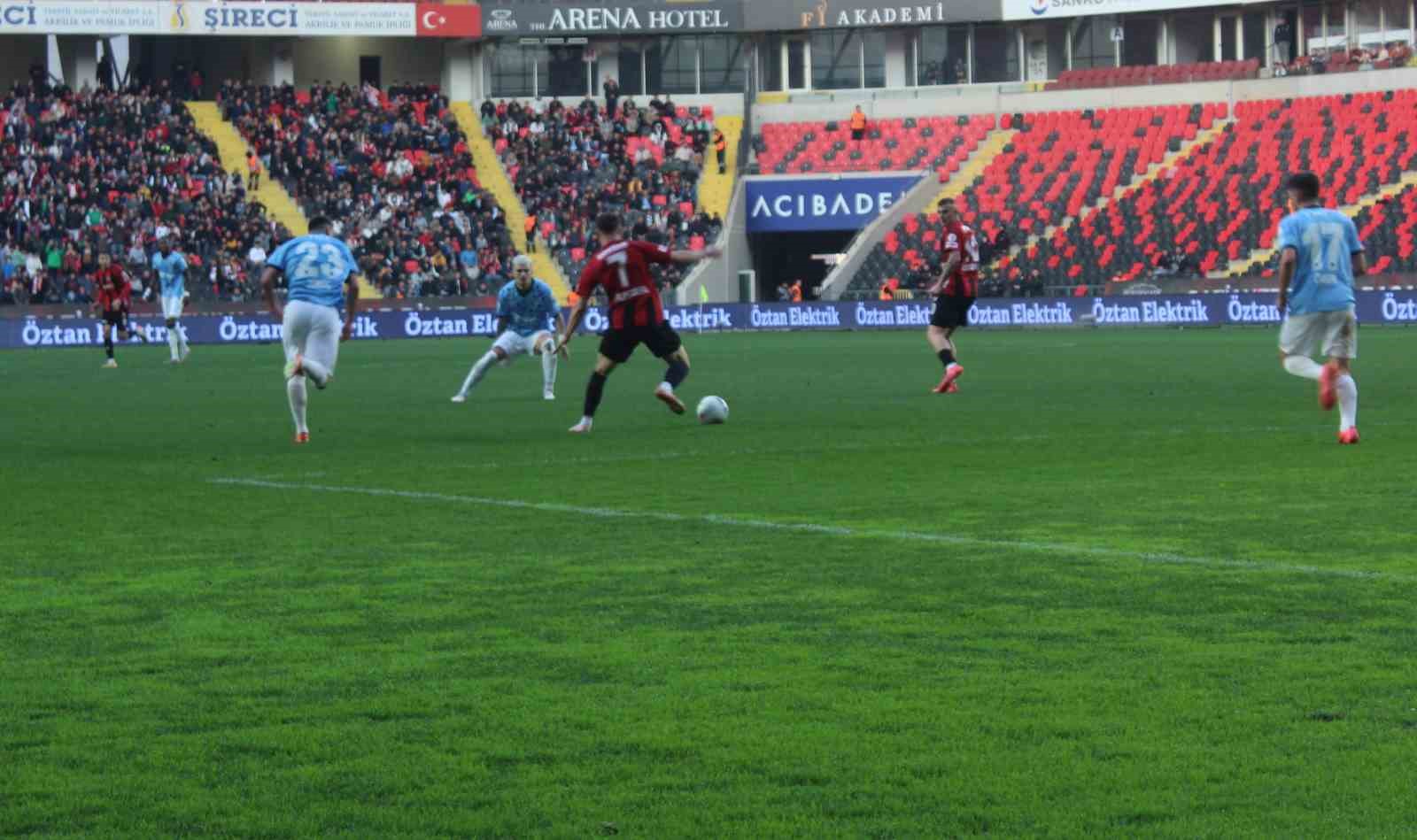 Trendyol Süper Lig: Gaziantep FK: 3 - Başakşehir: 0 (Maç sonucu)
