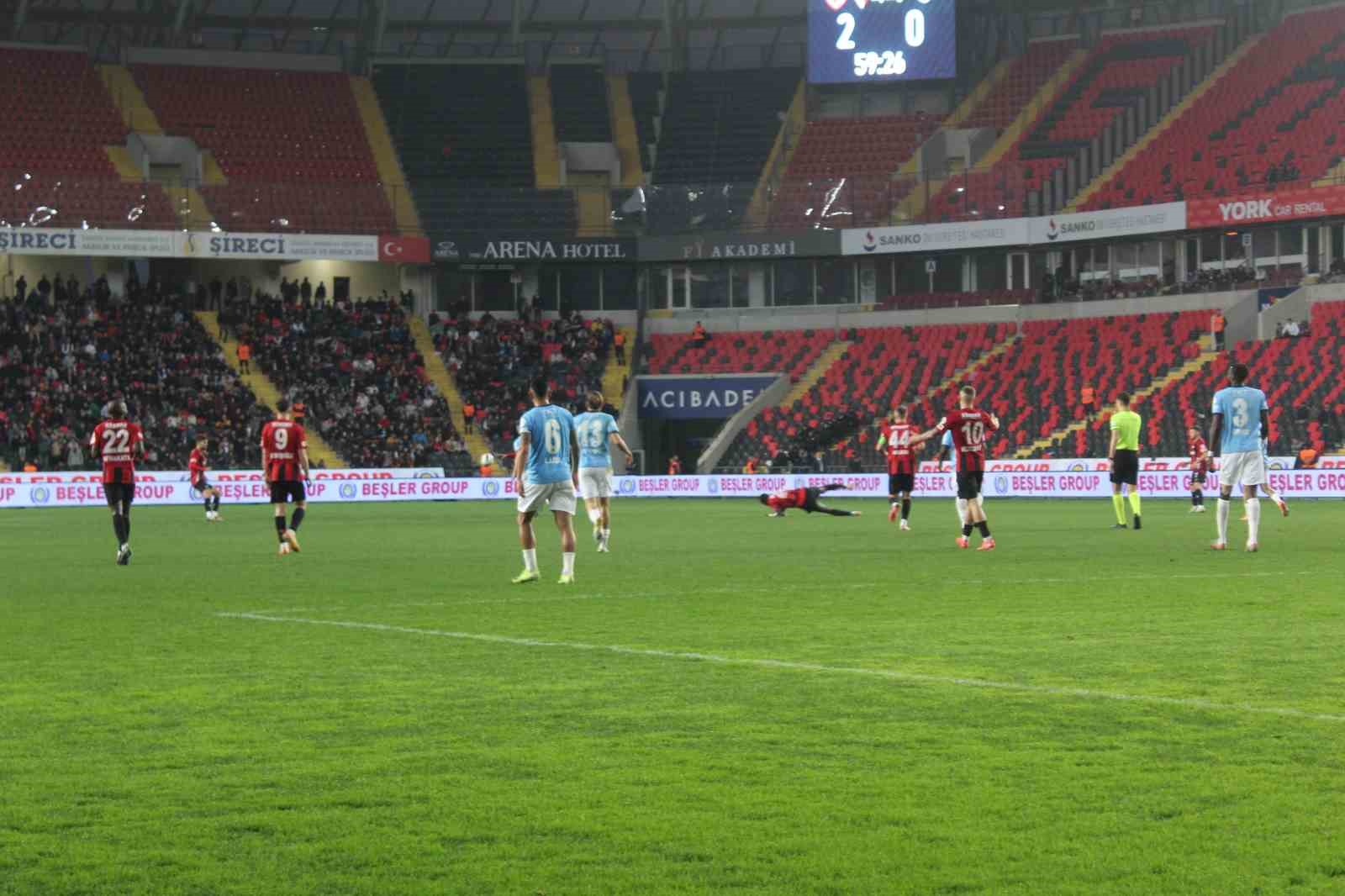 Trendyol Süper Lig: Gaziantep FK: 3 - Başakşehir: 0 (Maç sonucu)
