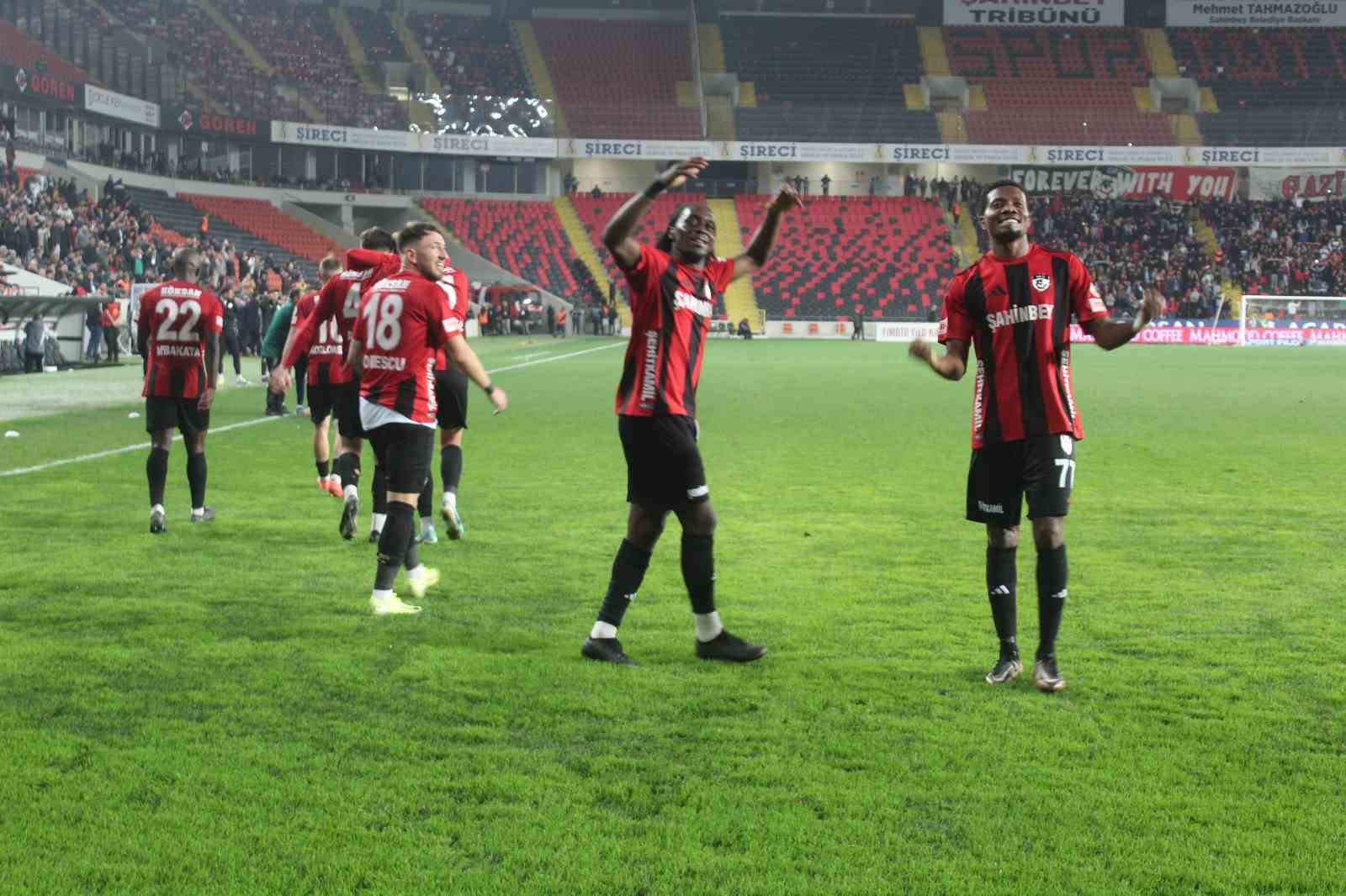 Trendyol Süper Lig: Gaziantep FK: 3 - Başakşehir: 0 (Maç sonucu)
