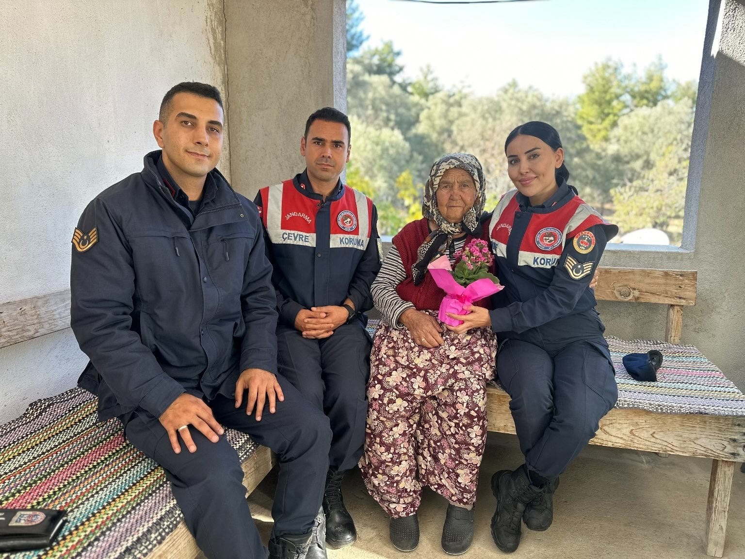 Aydın jandarması şehit öğretmen Sarısaç’ı unutmadı
