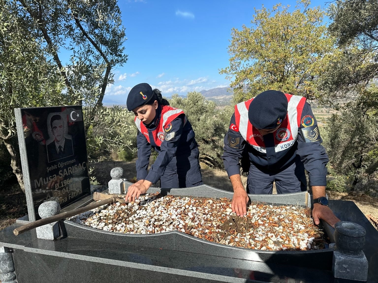 Aydın jandarması şehit öğretmen Sarısaç’ı unutmadı
