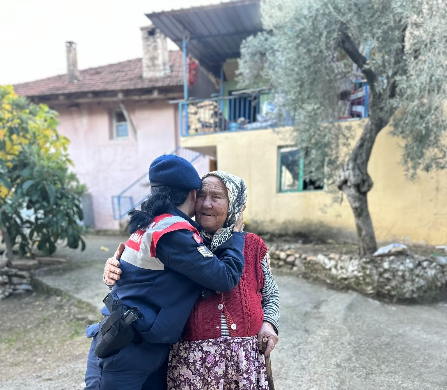 Aydın jandarması şehit öğretmen Sarısaç’ı unutmadı
