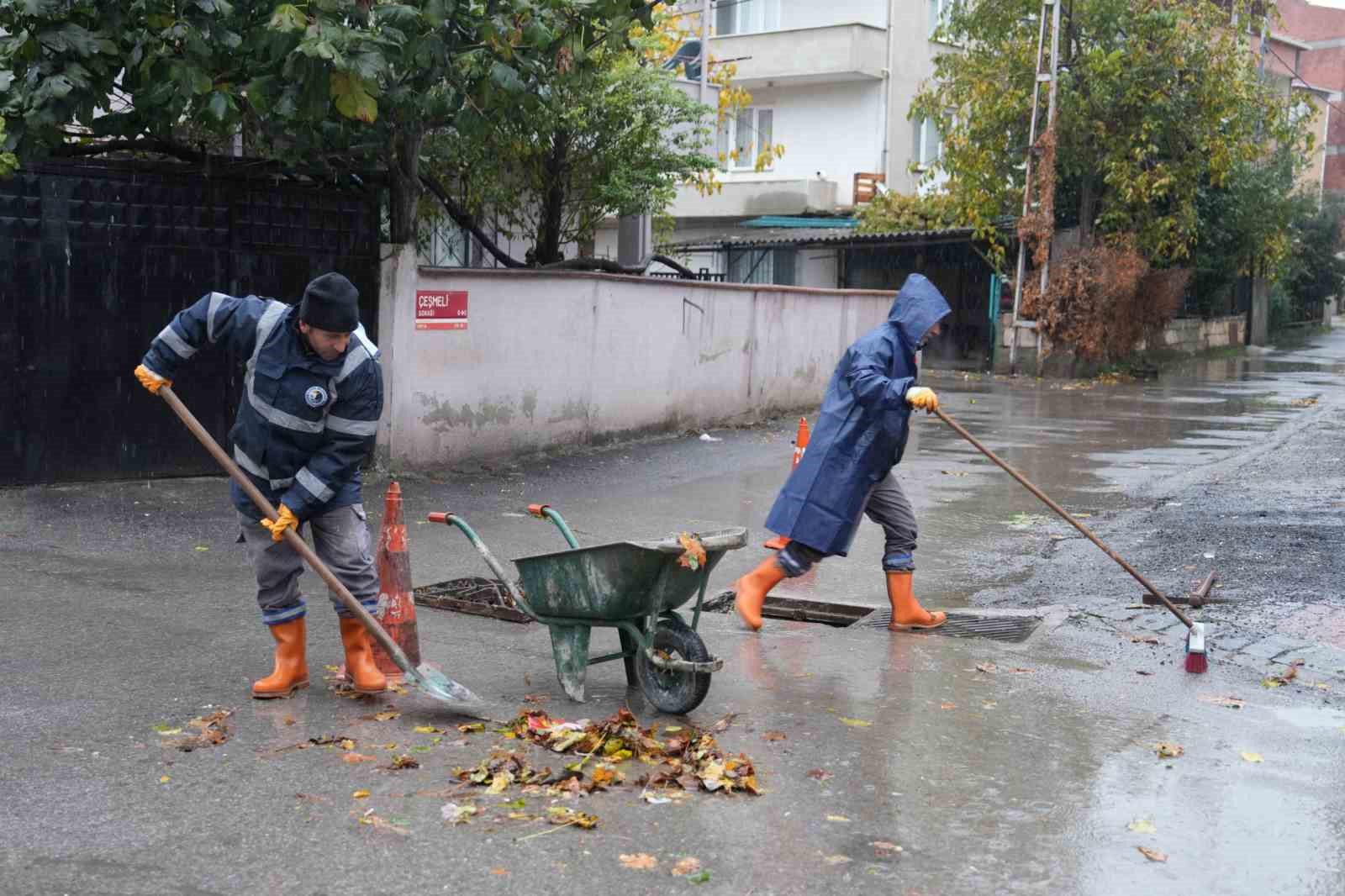 Kartal Belediyesi yoğun yağışlara karşı alarma geçti
