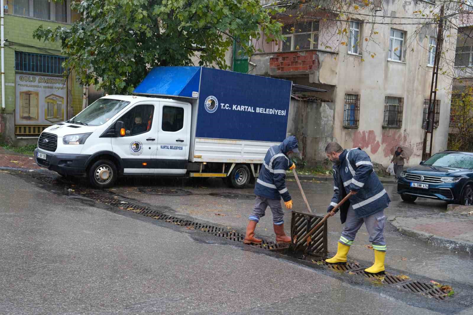 Kartal Belediyesi yoğun yağışlara karşı alarma geçti
