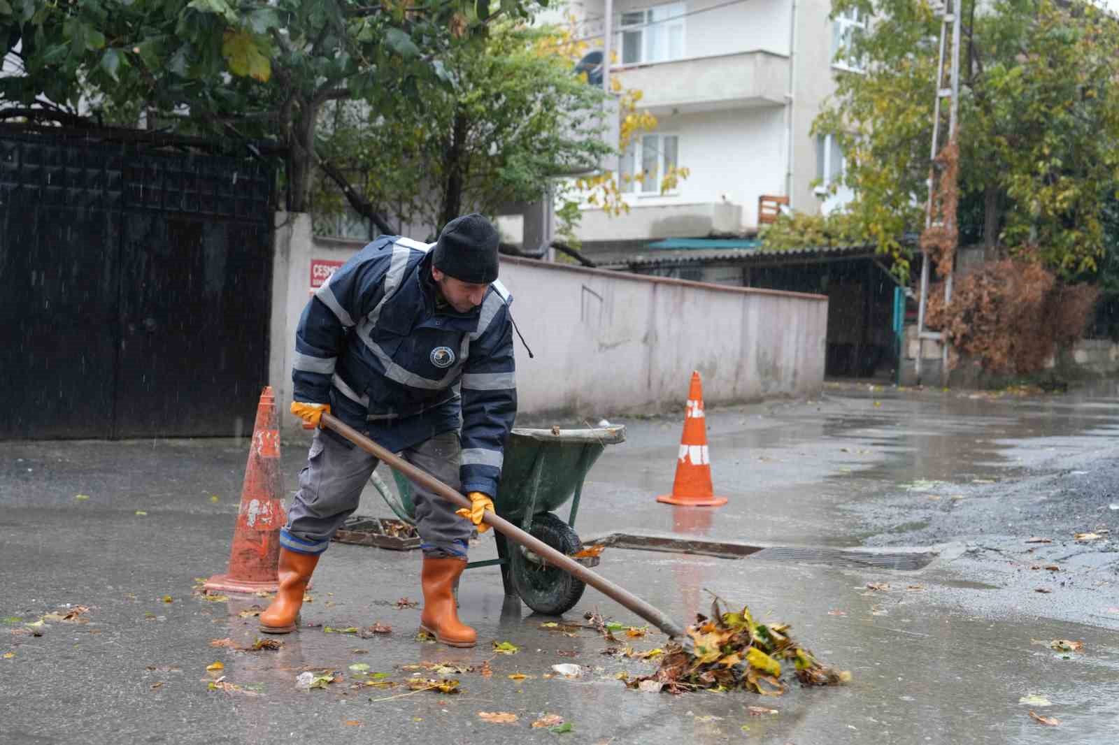 Kartal Belediyesi yoğun yağışlara karşı alarma geçti
