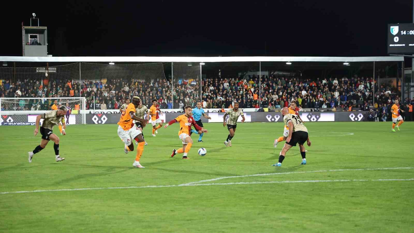 Trendyol Süper Lig: Bodrum FK: 0 - Galatasaray: 0 (İlk yarı)
