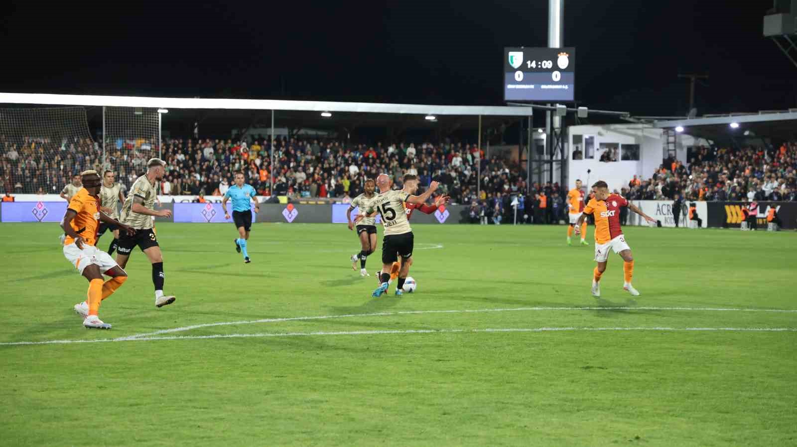 Trendyol Süper Lig: Bodrum FK: 0 - Galatasaray: 0 (İlk yarı)
