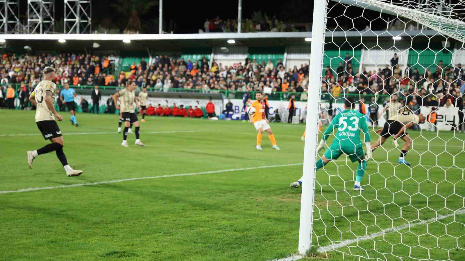 Trendyol Süper Lig: Bodrum FK: 0 - Galatasaray: 0 (İlk yarı)
