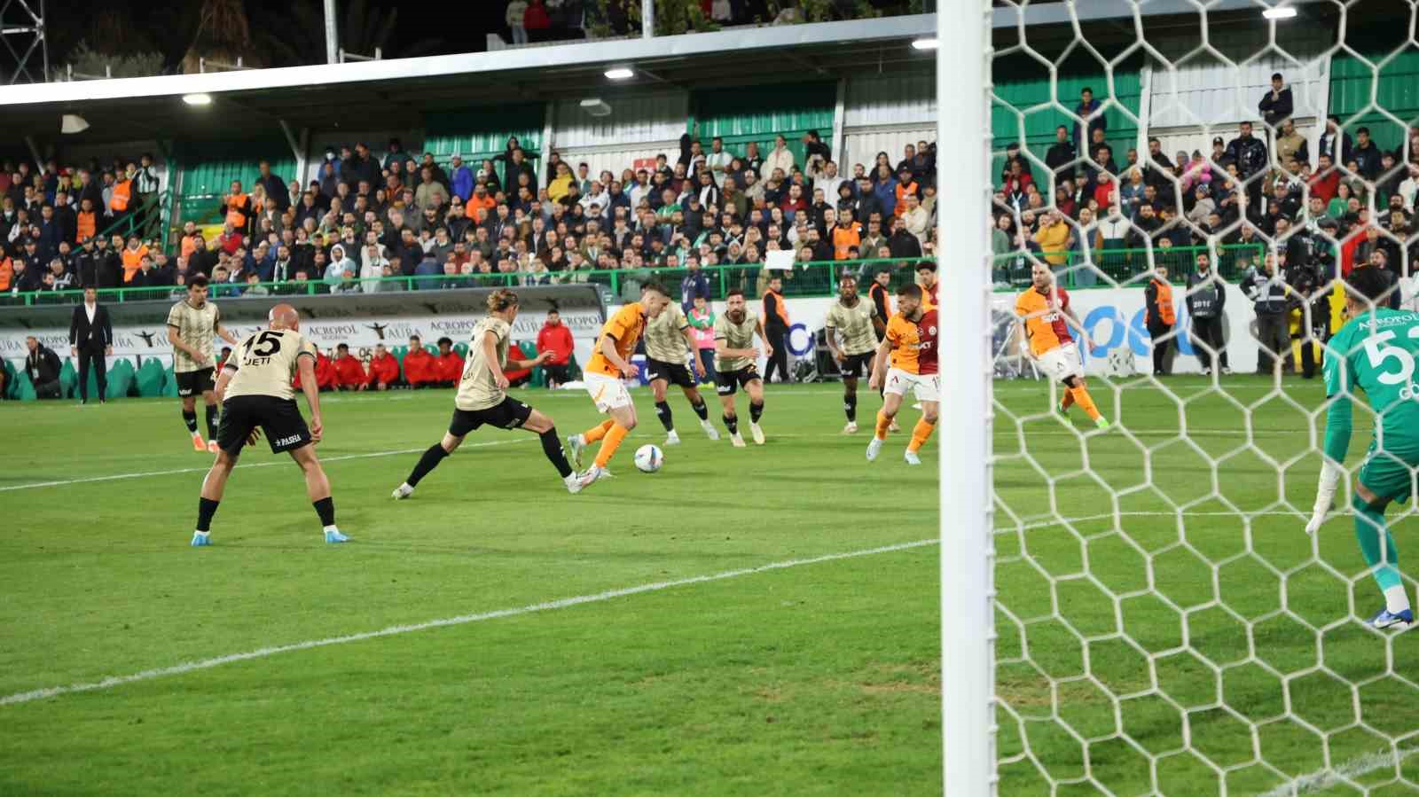 Trendyol Süper Lig: Bodrum FK: 0 - Galatasaray: 0 (İlk yarı)
