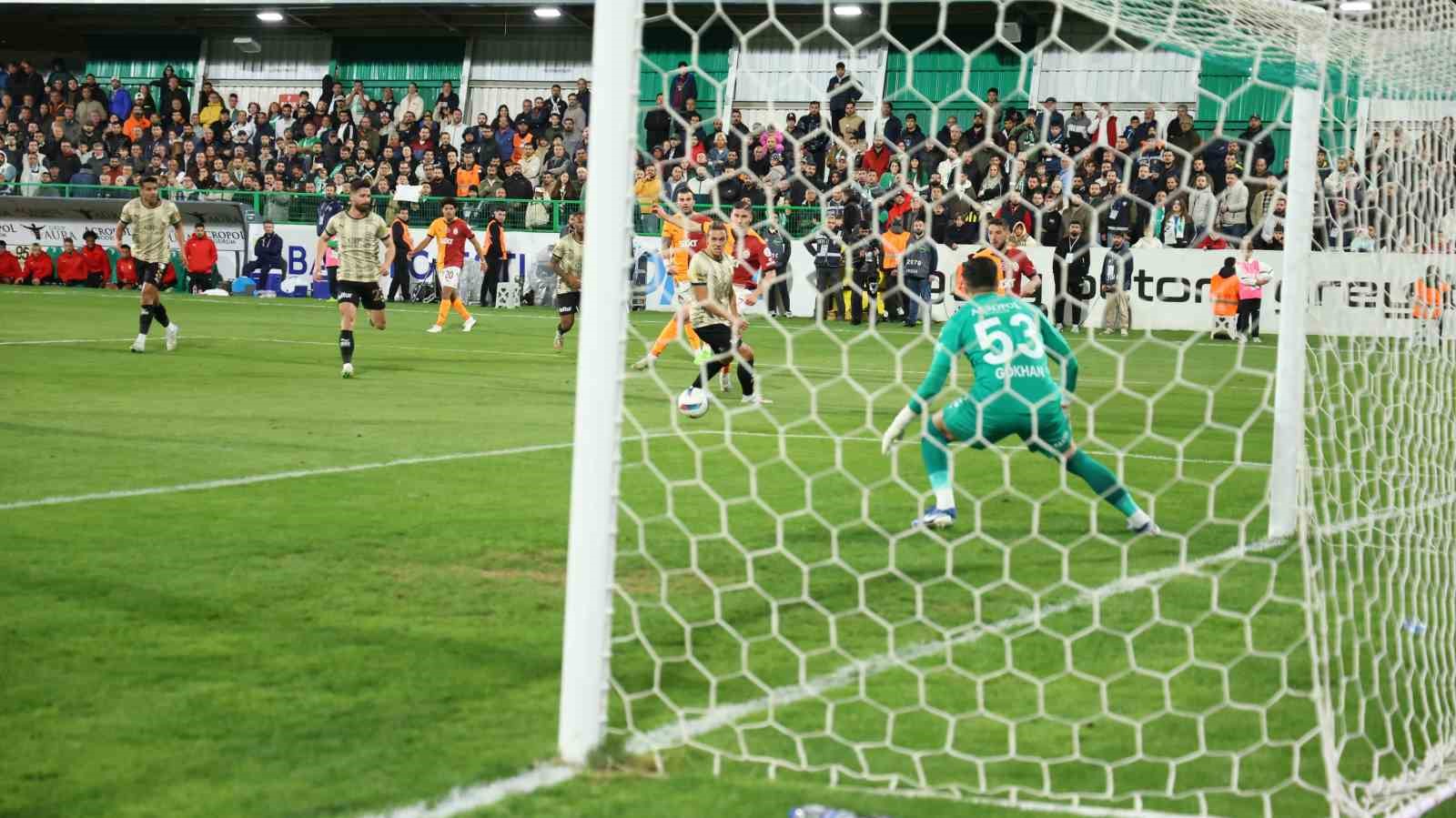 Trendyol Süper Lig: Bodrum FK: 0 - Galatasaray: 0 (İlk yarı)
