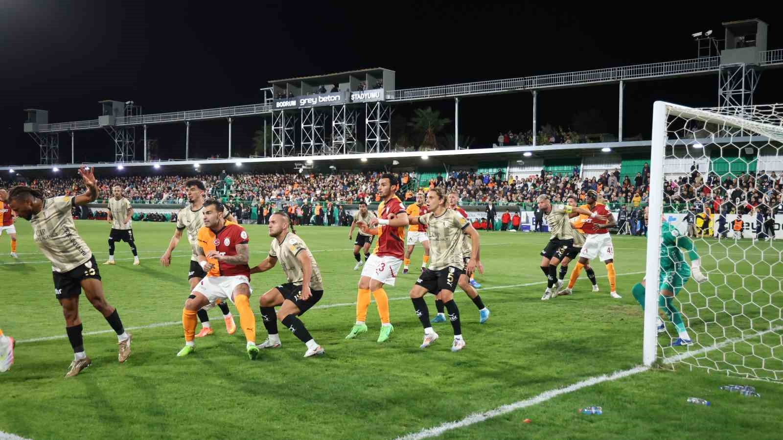 Trendyol Süper Lig: Bodrum FK: 0 - Galatasaray: 0 (İlk yarı)
