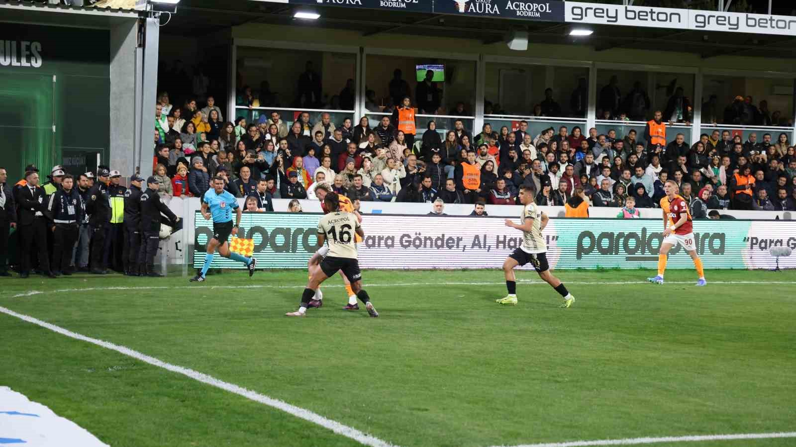 Trendyol Süper Lig: Bodrum FK: 0 - Galatasaray: 0 (İlk yarı)
