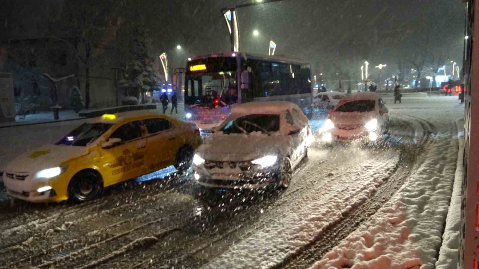 Kütahya beyaza büründü
