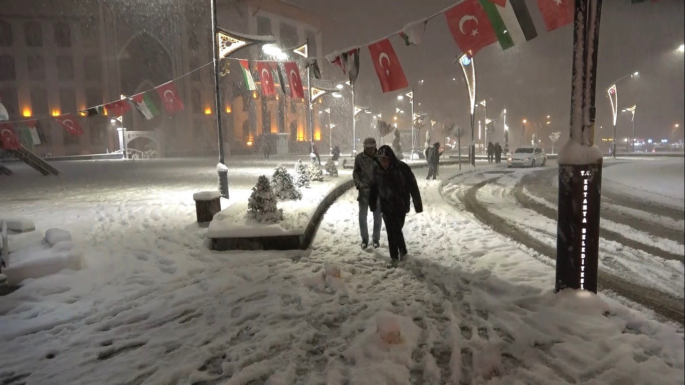 Kütahya beyaza büründü
