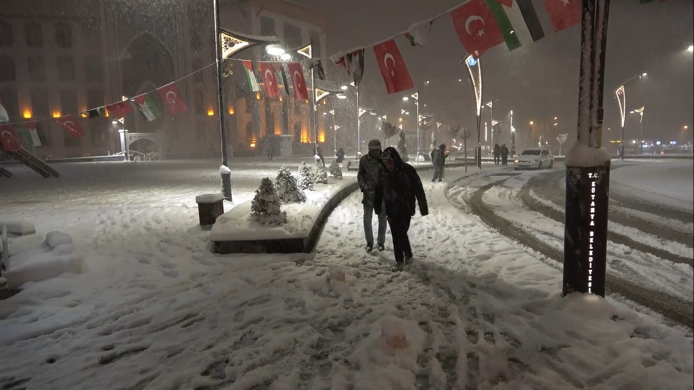 Kütahya beyaza büründü
