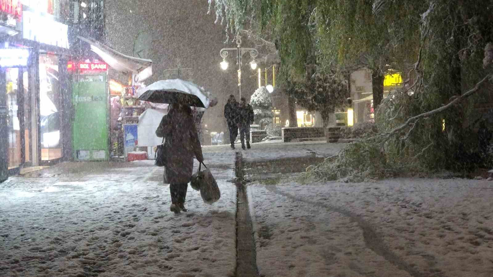 Kütahya beyaza büründü
