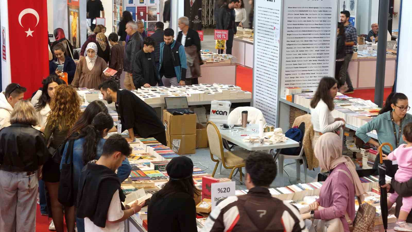 Aydın Kitap Fuarı binlerce ziyaretçinin katılımıyla devam ediyor
