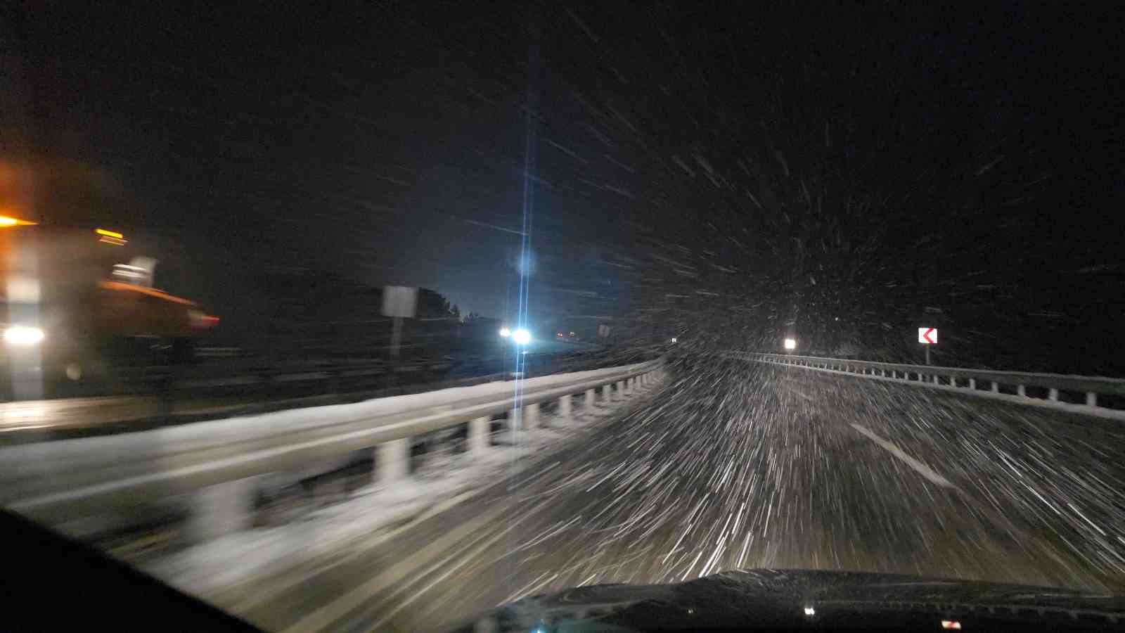 Karadeniz’i İstanbul’a bağlayan Kemikli rampaları kar yağışı altında
