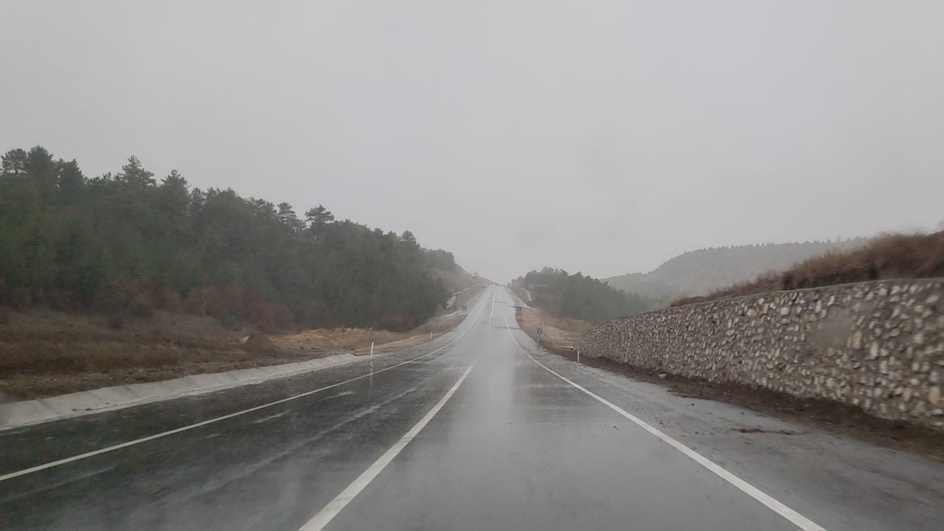 Kütahya’da Domaniç-Tavşanlı Karayolu’nun en zor ve tehlikeli kısmı olan 6,2 kilometrelik kısmı törenle trafiğe açıldı
