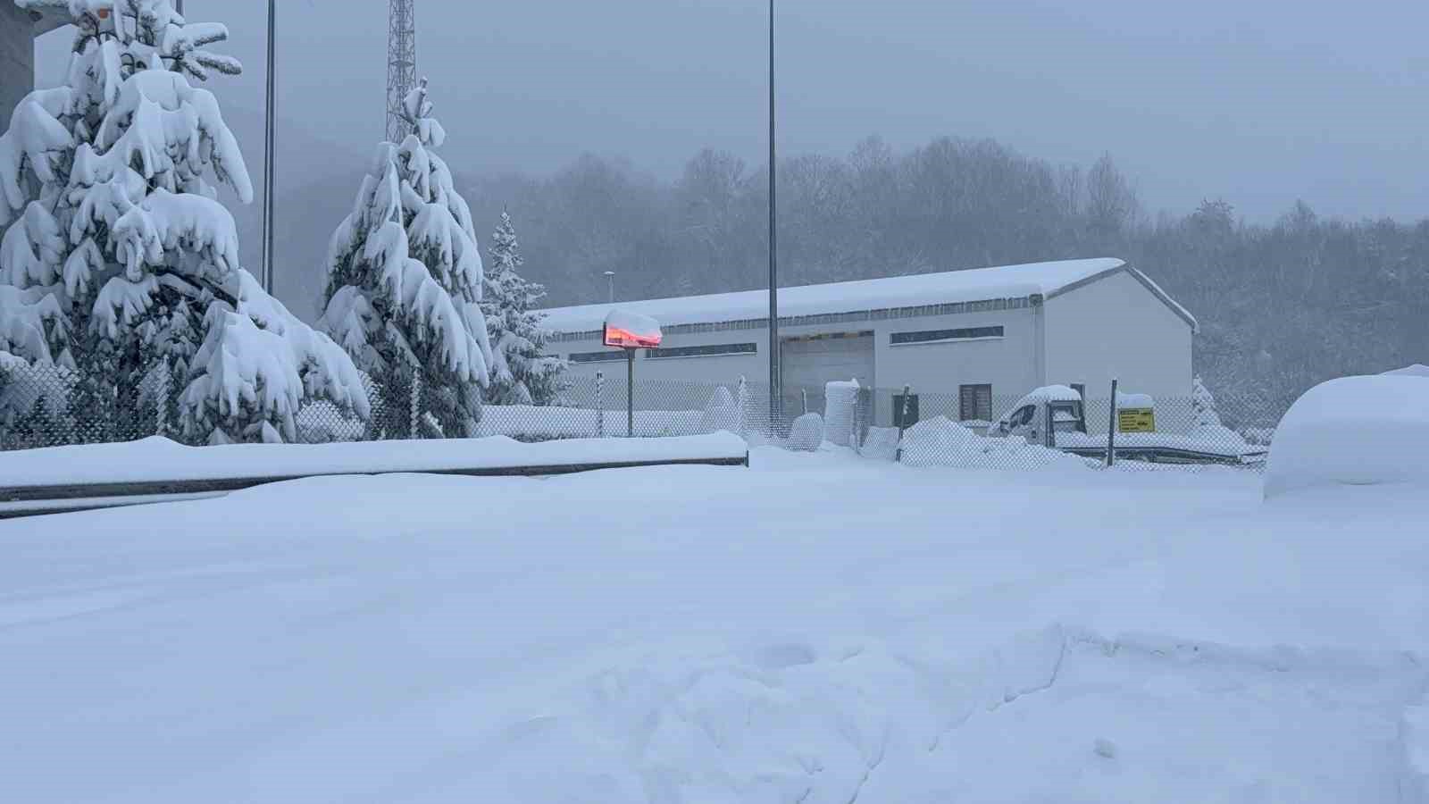 Bolu Dağı Tüneli ulaşıma açıldı: Kar yağışı devam ediyor
