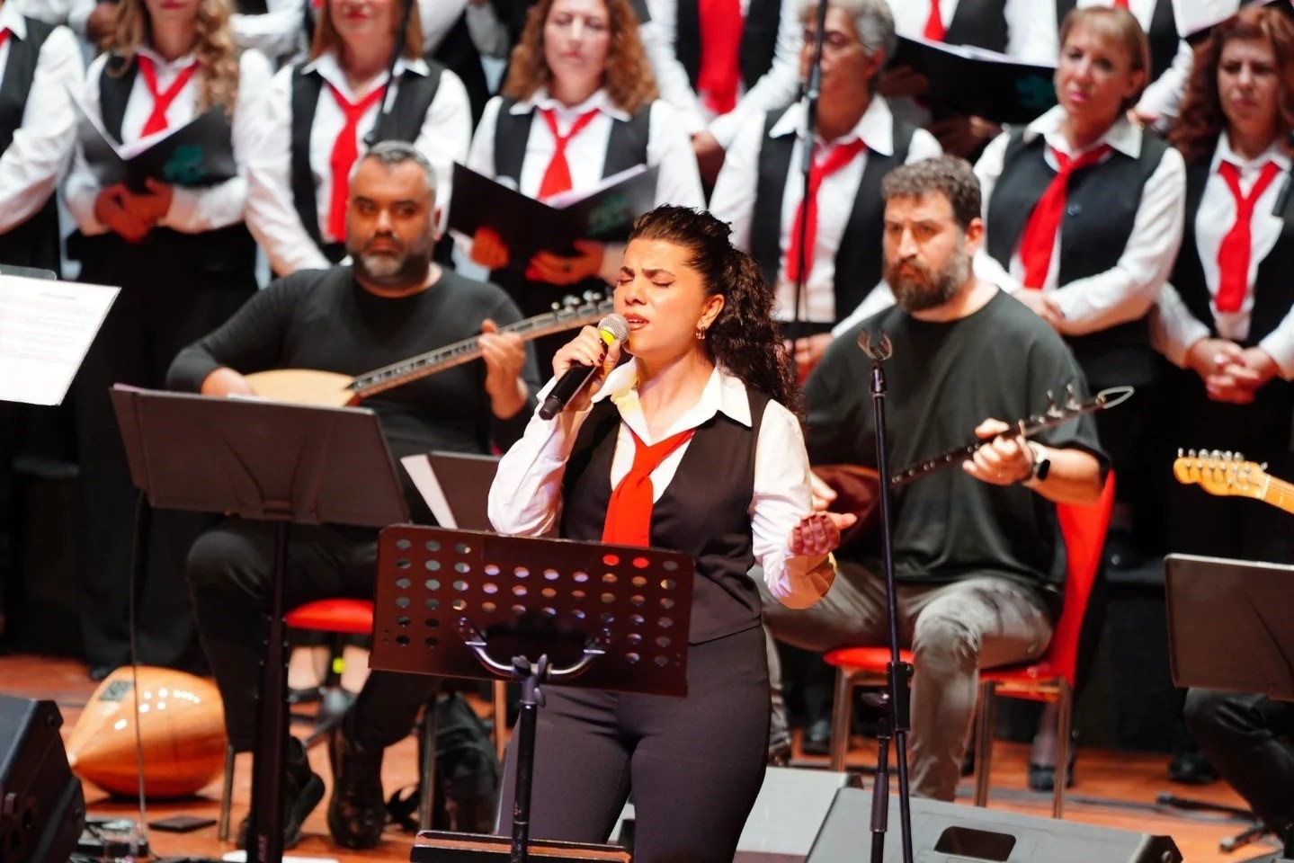 Erzincan Kardeşlik Korosu, ilk il dışı konserini İstanbul’da verdi
