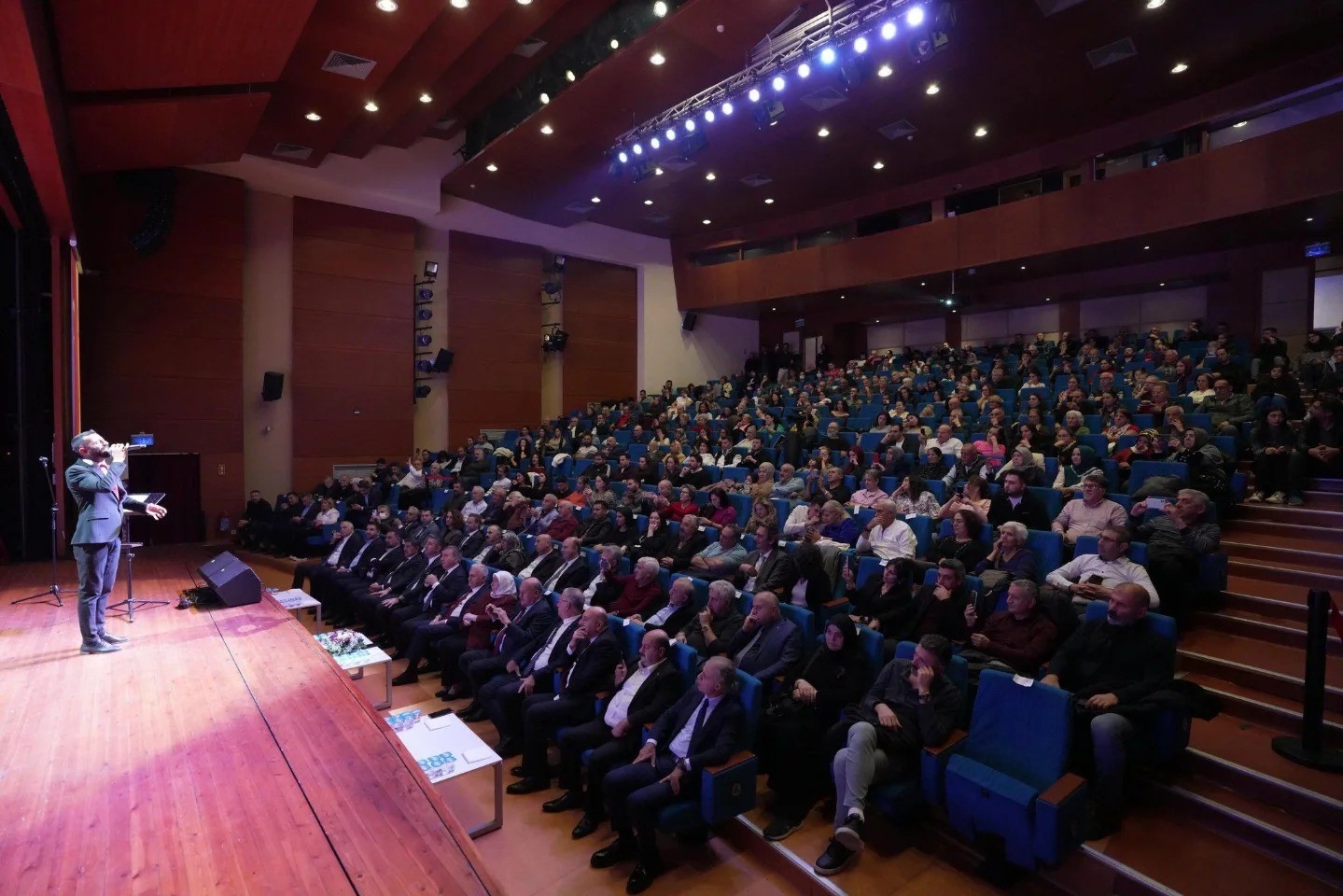 Erzincan Kardeşlik Korosu, ilk il dışı konserini İstanbul’da verdi
