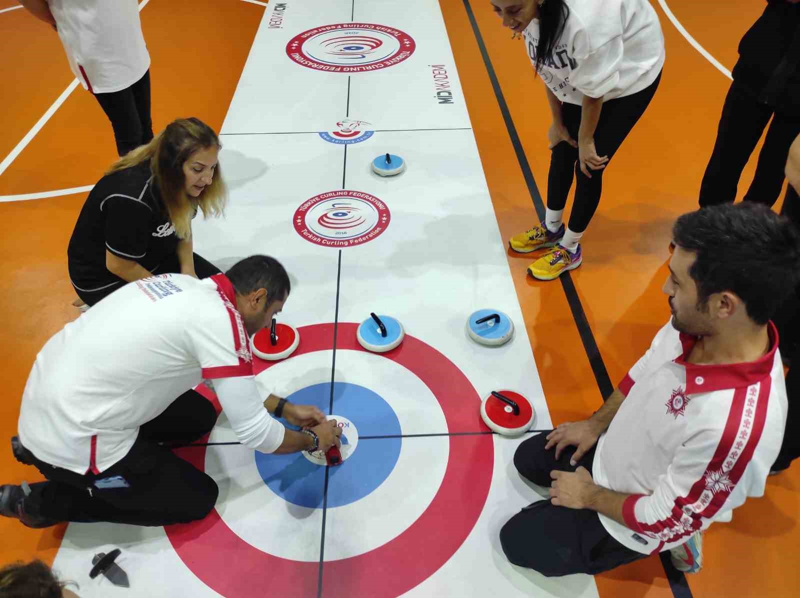 Köyceğiz’de öğretmenler Floorcurling turnuvasında yarıştı
