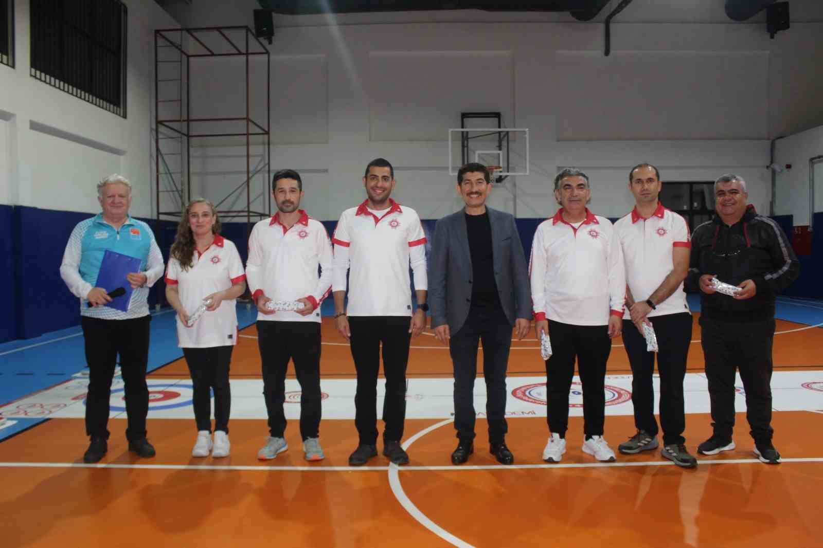 Köyceğiz’de öğretmenler Floorcurling turnuvasında yarıştı
