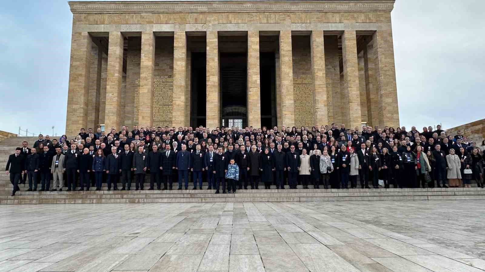 Bakan Tekin, 81 ilden gelen öğretmenlerle Anıtkabir’i ziyaret etti
