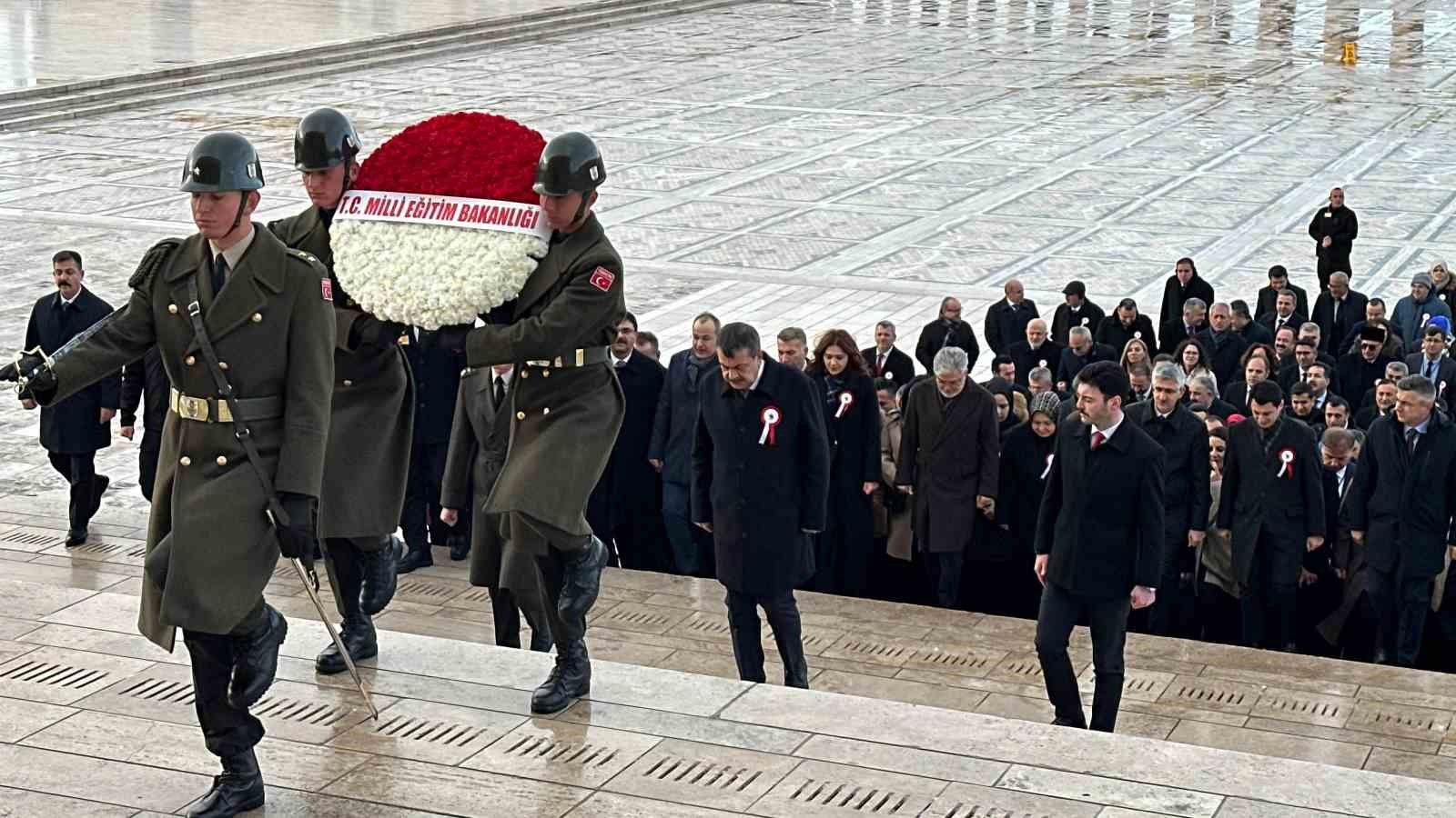 Bakan Tekin, 81 ilden gelen öğretmenlerle Anıtkabir’i ziyaret etti
