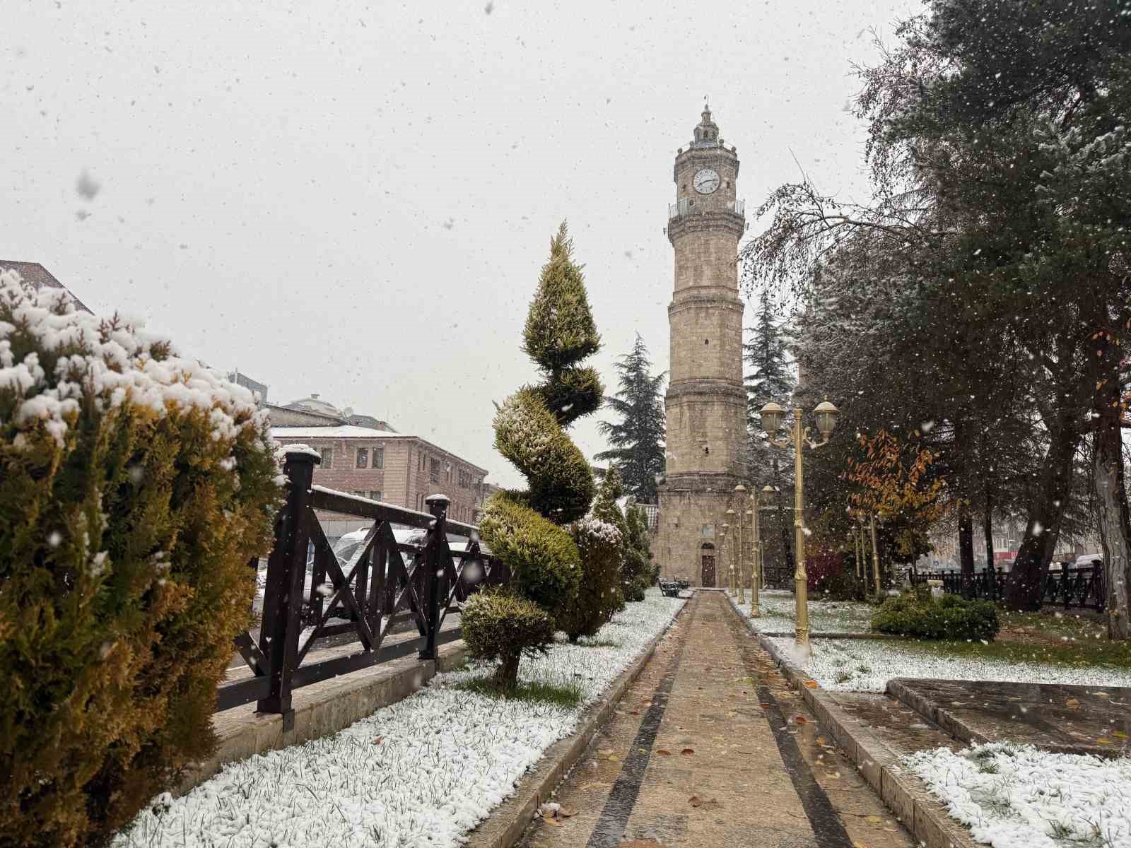 1650 rakımlı Çamlıbel Geçidi’nde kar ve tipi etkili oldu
