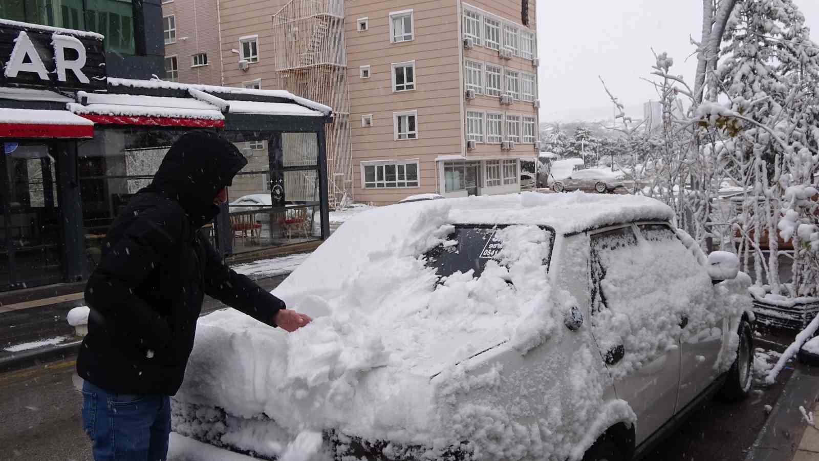 Yozgat’ta yılın ilk kar yağışı kenti beyaza bürüdü
