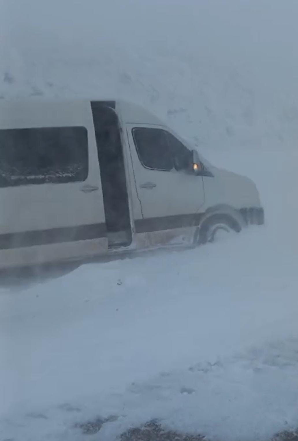 12 madenci karda mahsur kaldı
