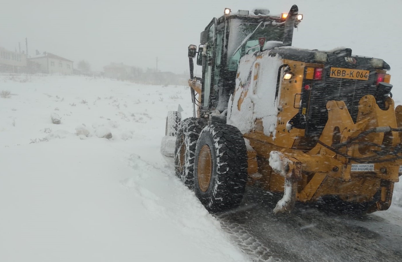 Kayseri’de kar temizleme ve tuzlama çalışması devam ediyor
