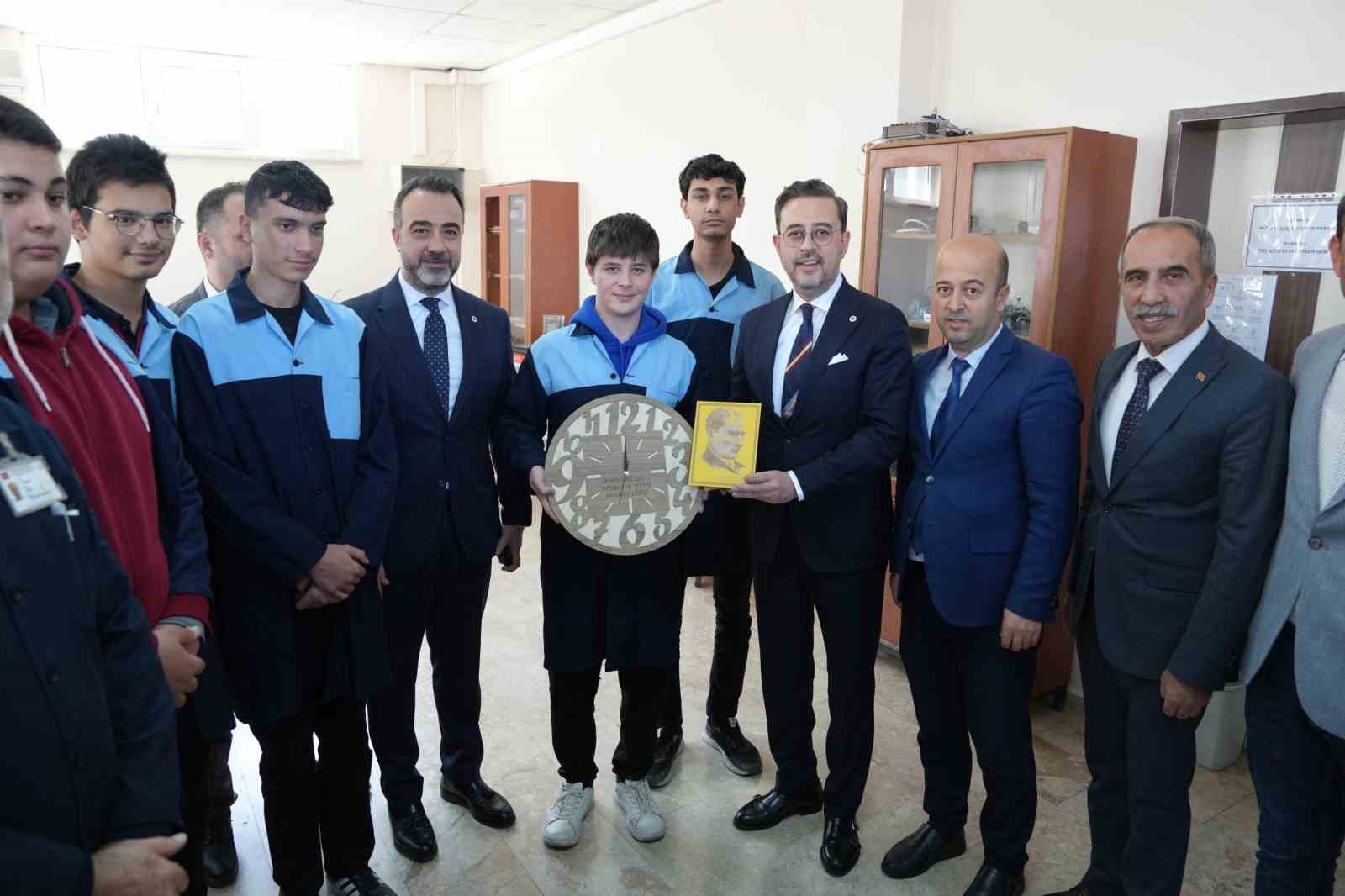 DSO Mesleki Eğitim Komisyonunun ilk ziyaretini Orhan Abalıoğlu Meslekî ve Teknik Anadolu Lisesi’ne gerçekleştirdi
