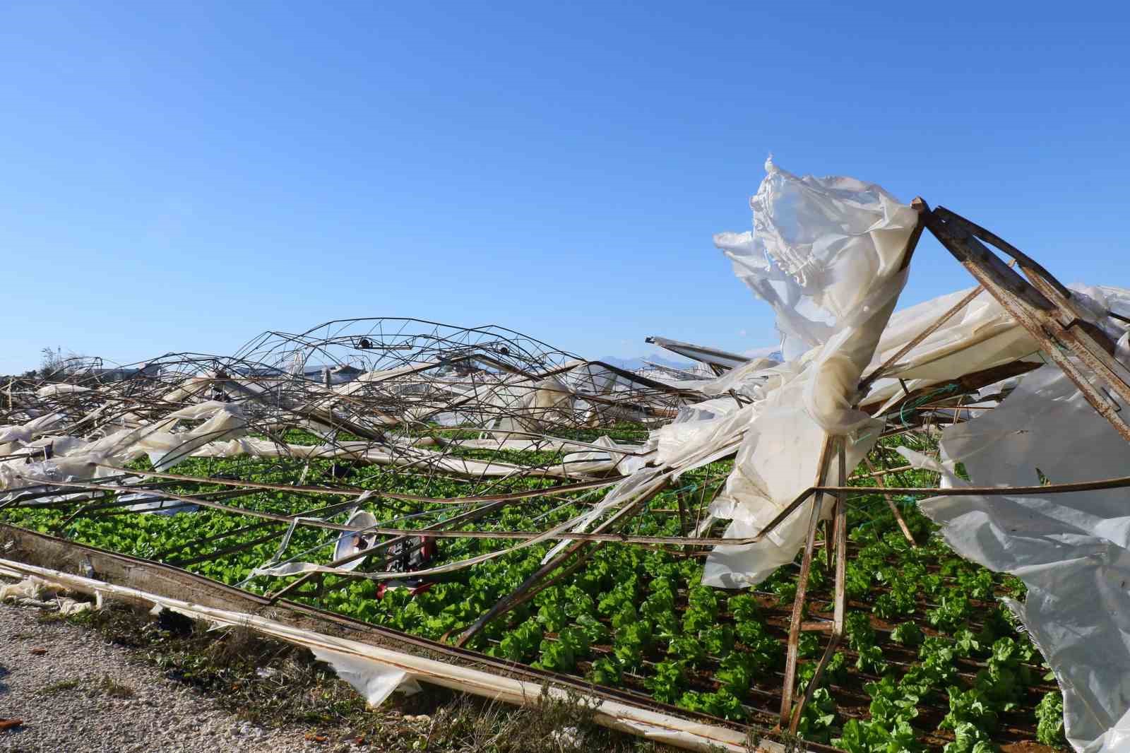 Hortumun verdiği zarar gün ağarınca ortaya çıktı
