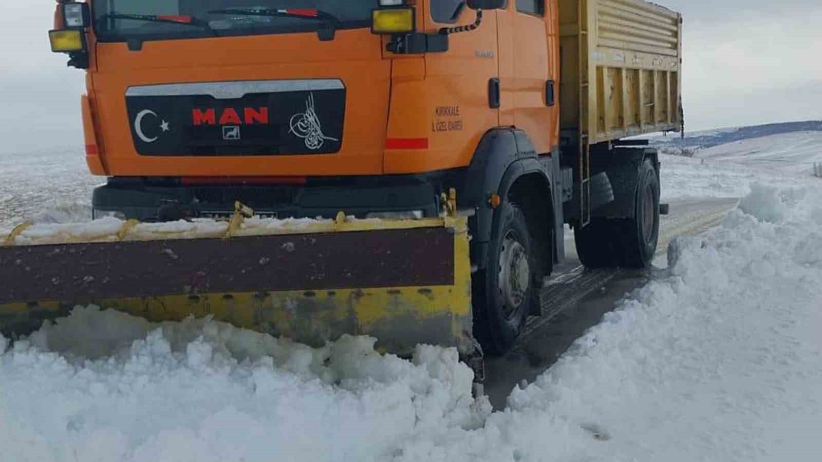 Kırıkkale’de karla mücadele: Köy yolları yeniden ulaşıma açılıyor
