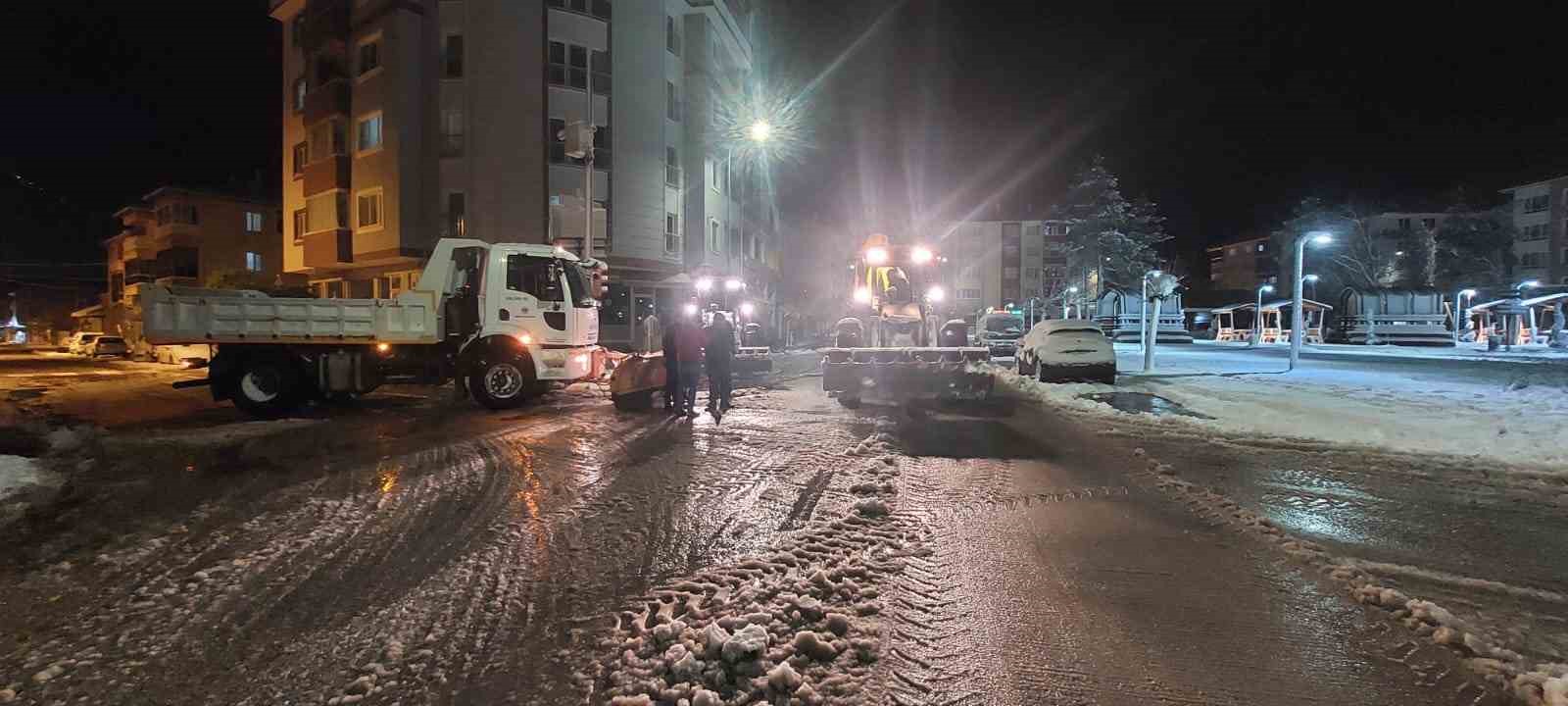 Belediye Başkanı Hamamcı’dan kar nöbeti
