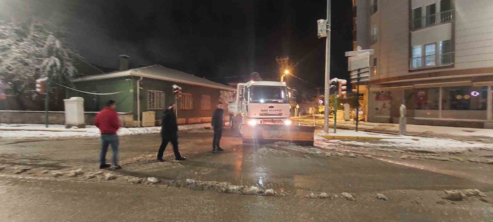 Belediye Başkanı Hamamcı’dan kar nöbeti
