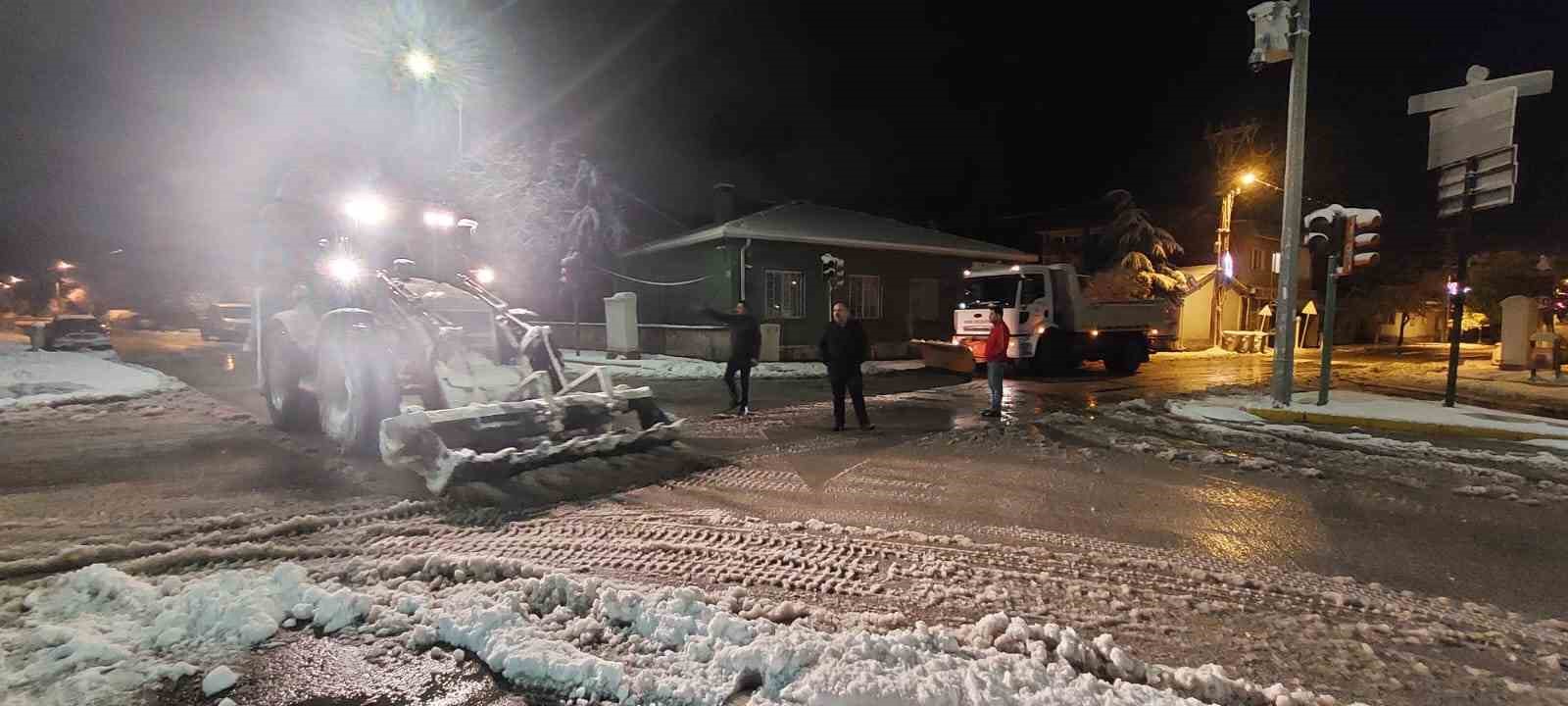 Belediye Başkanı Hamamcı’dan kar nöbeti
