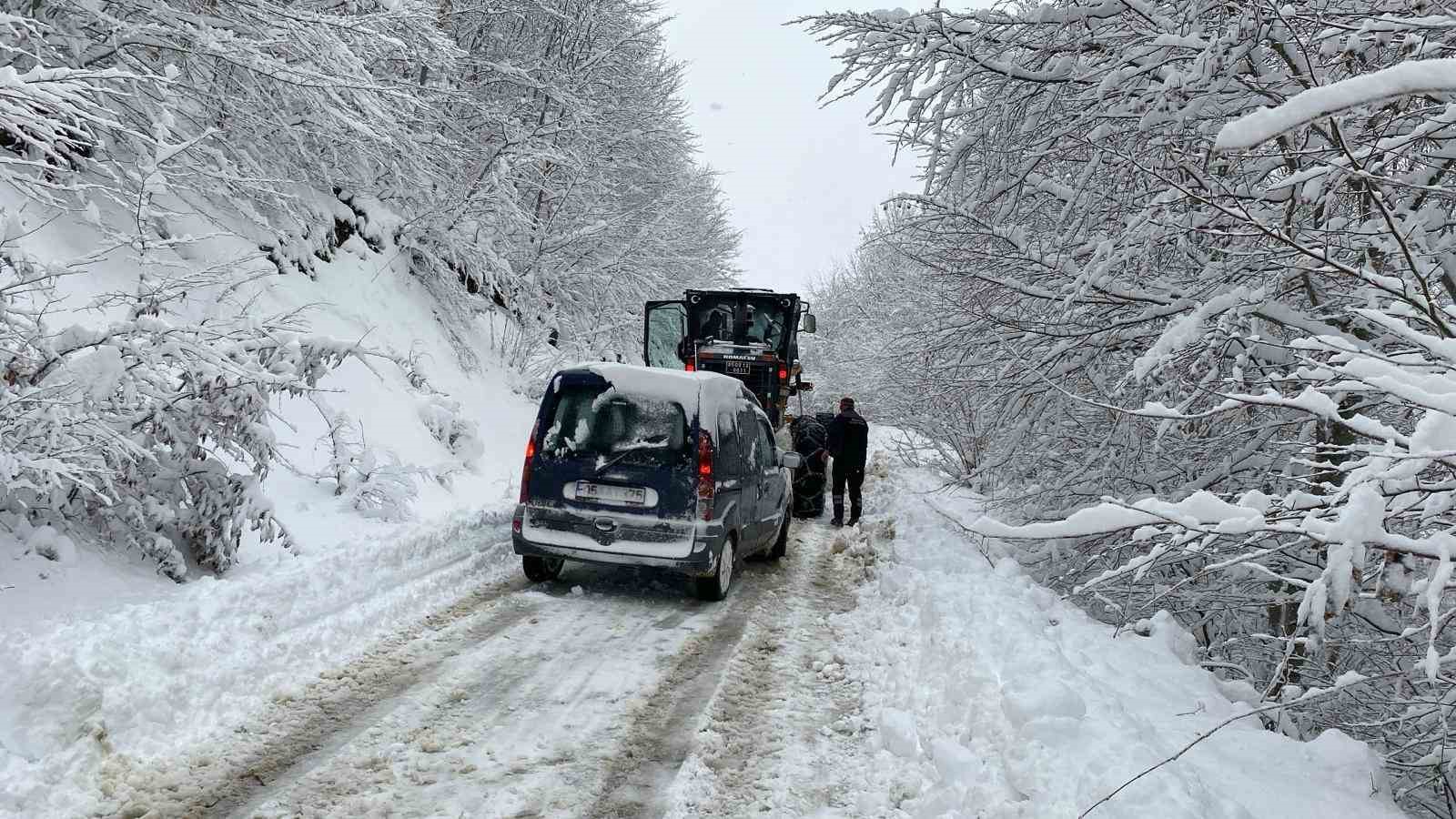 Amasya’da 107 köy yolu kar yağışından ulaşıma kapandı
