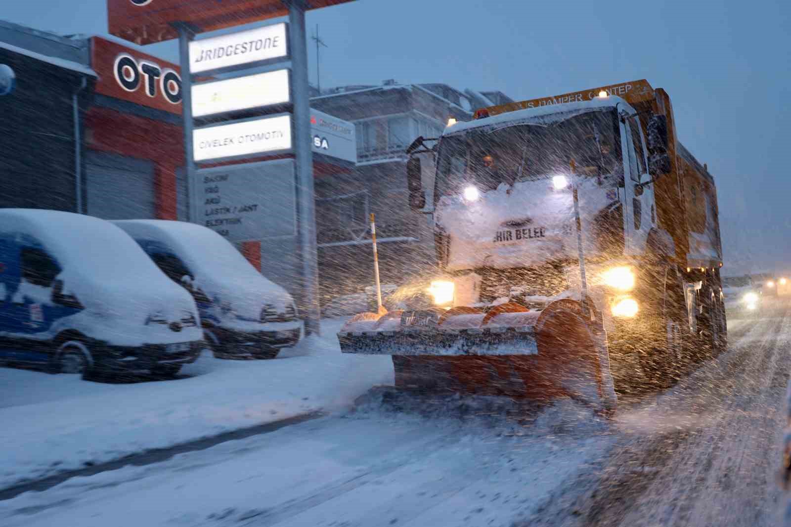 Nevşehir’de kar mesaisi başladı
