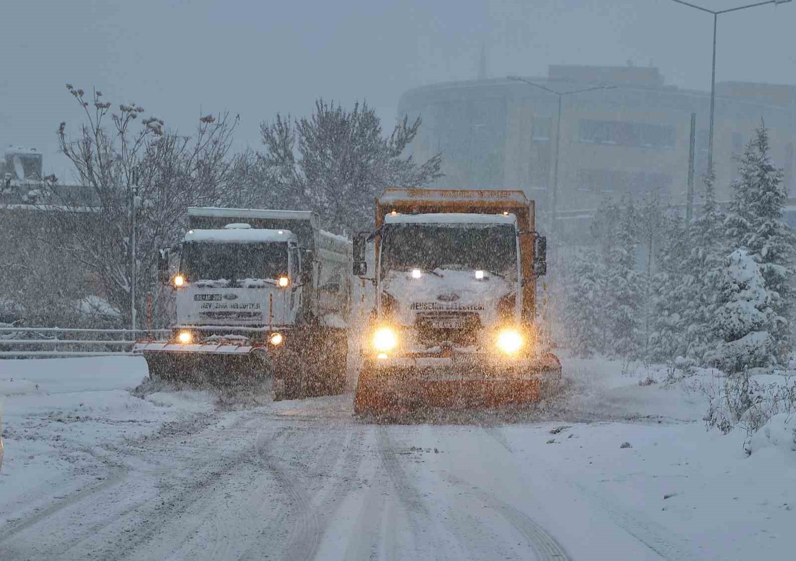 Nevşehir’de kar mesaisi başladı
