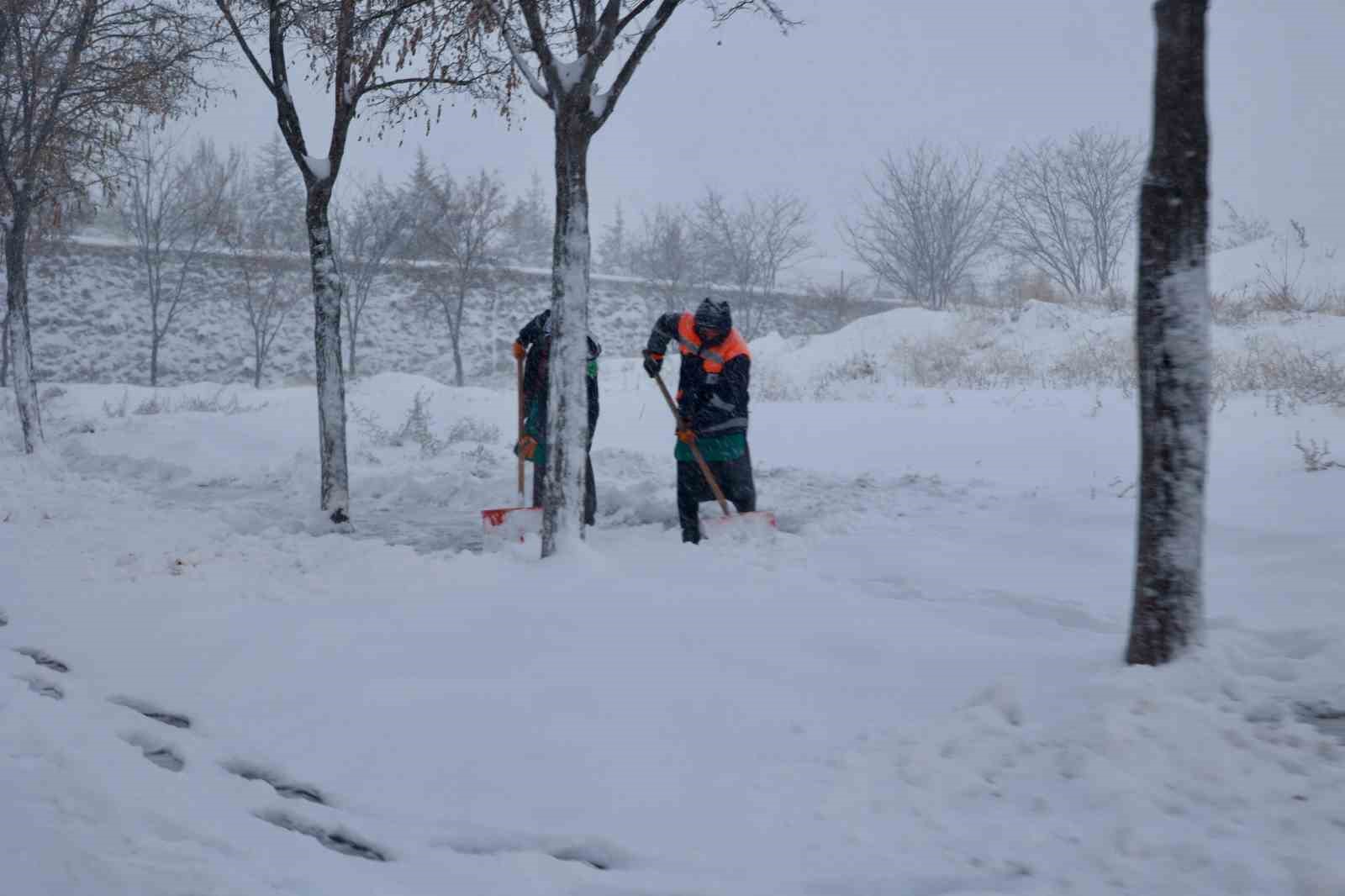 Nevşehir’de kar mesaisi başladı
