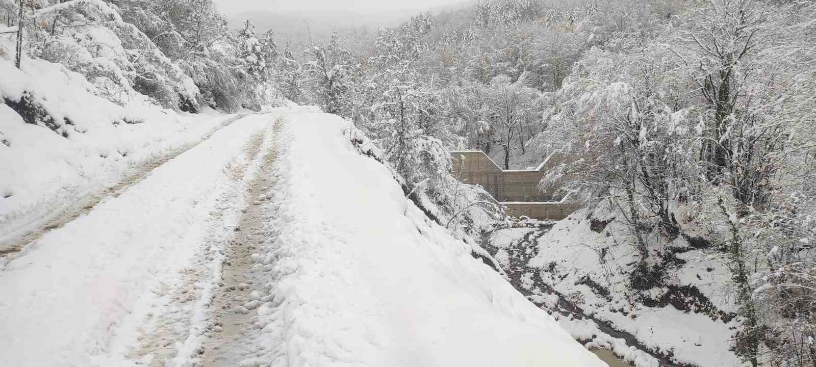 Ulus’ta kar kalınlığı 50 santimetreye ulaştı
