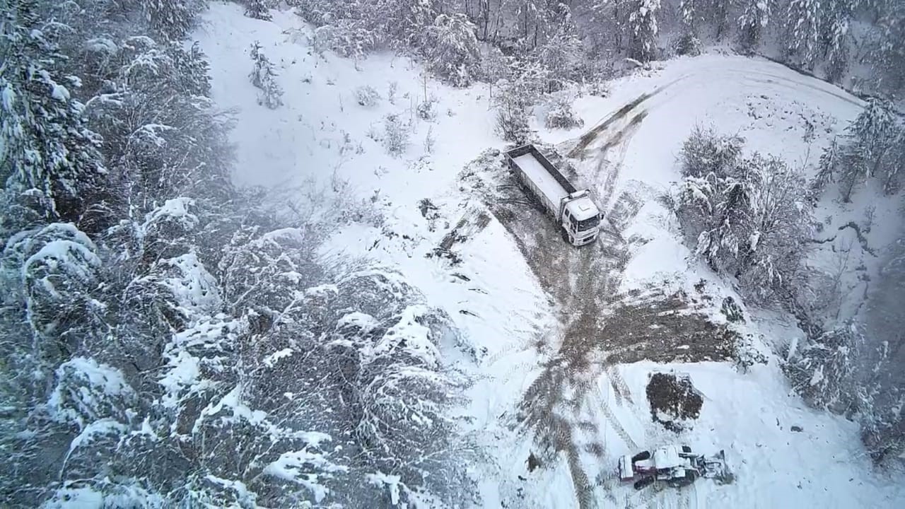 Ulus’ta kar kalınlığı 50 santimetreye ulaştı
