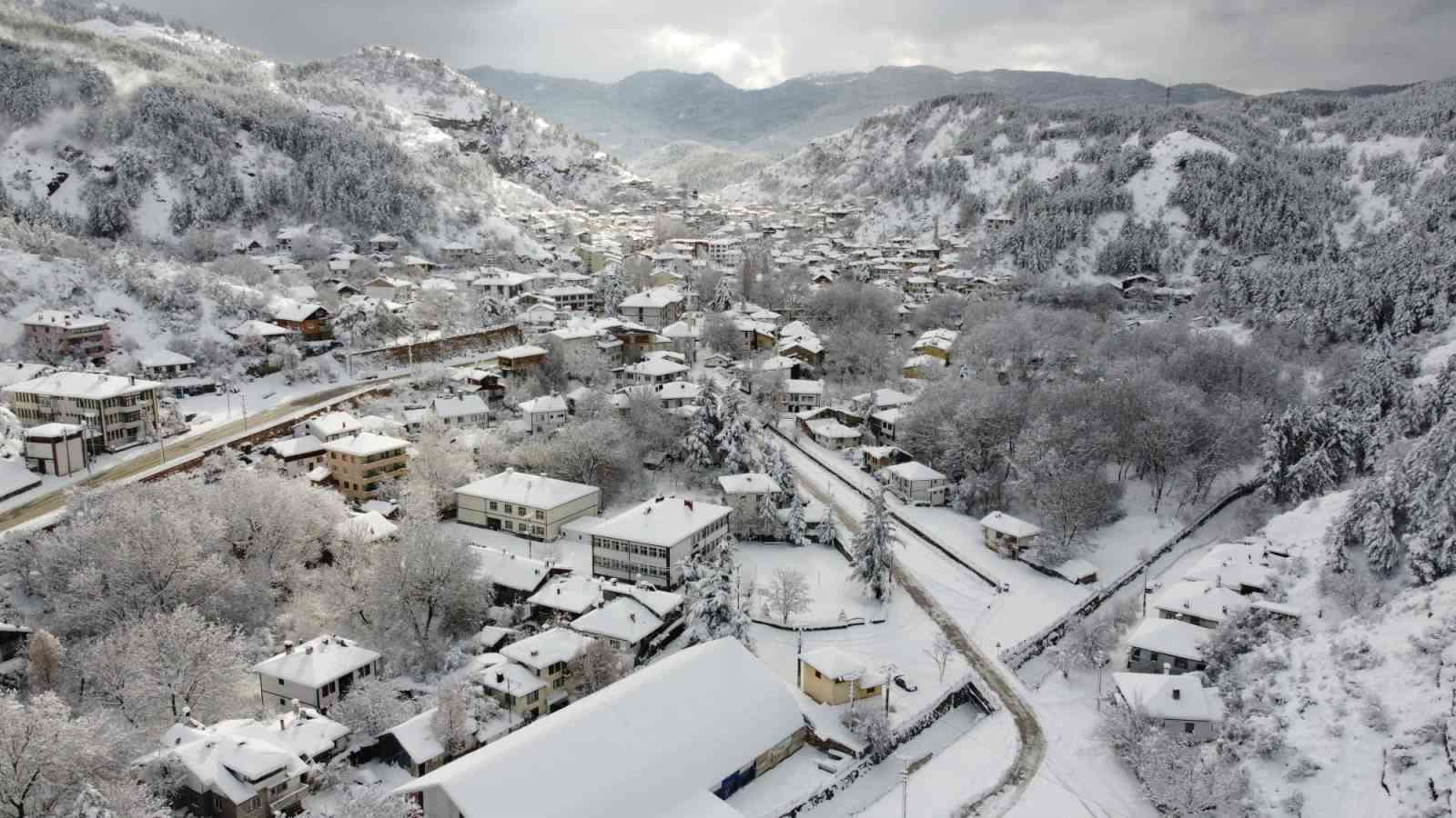 Tarihi ilçede kış güzelliği yaşanıyor
