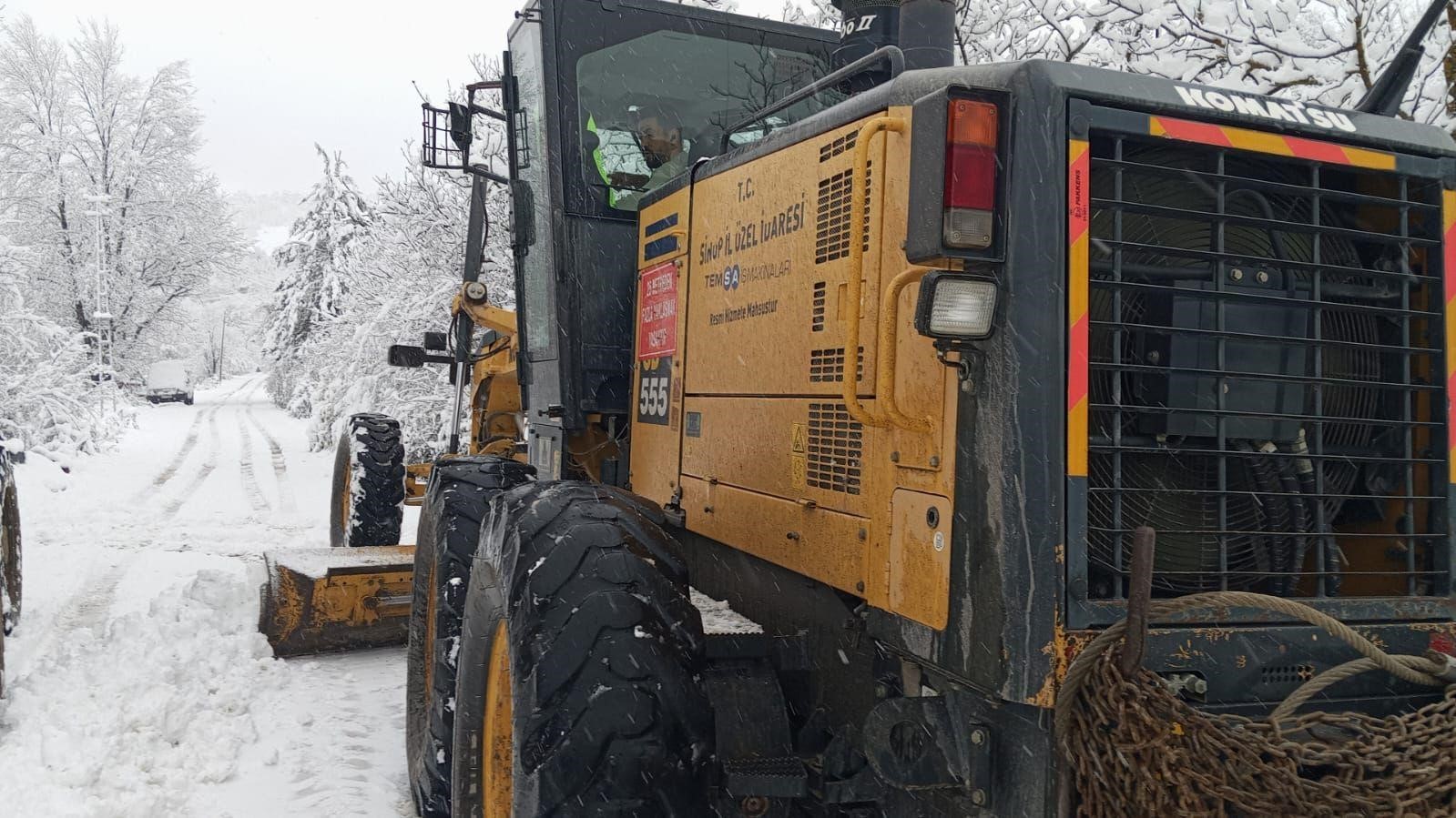 Sinop’ta 81 köy yolu kar yağışı nedeniyle ulaşıma kapandı
