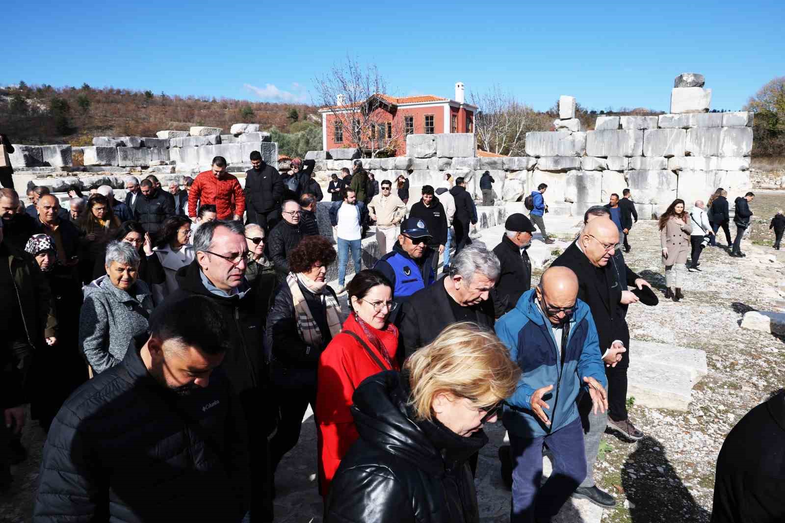 Tarihi Kentler Birliği üyeleri Stratonikeia’yı gezdi
