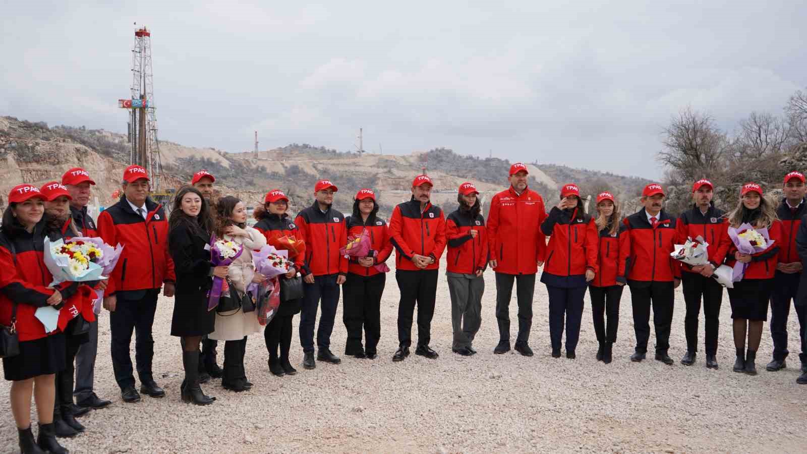 Bakan Bayraktar, öğretmenlerle Gabar Dağı’na çıktı
